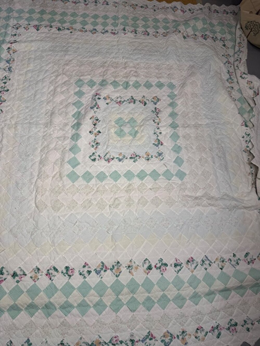 Vintage Handmade Floral Quilt Green White Patchwork Full Queen Scalloped Edges C